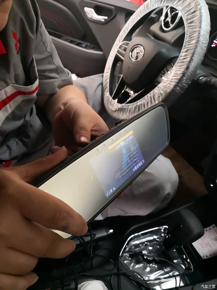 小三做次保养加装行车记录仪