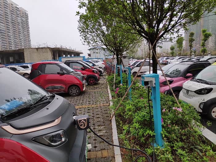 喜大普奔楼下有宝骏充电桩了