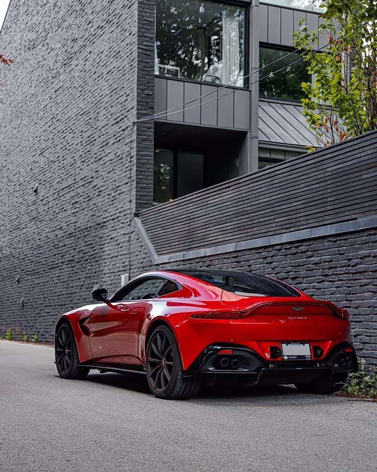 阿斯顿马丁vantage帅到没朋友