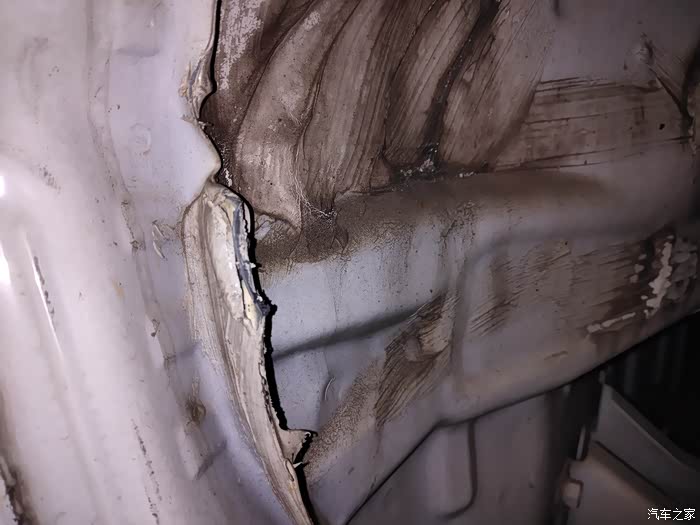 左后方后围板凹进去了一点,可以钣金修复吗?