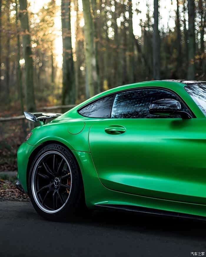 好一辆绿色恶魔奔驰amggtr