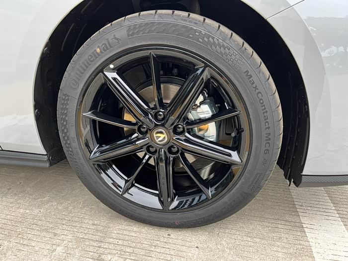 univ19寸轮毂和18寸轮毂