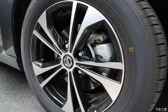 人生的第一台车喜提batman的灰色新轩逸