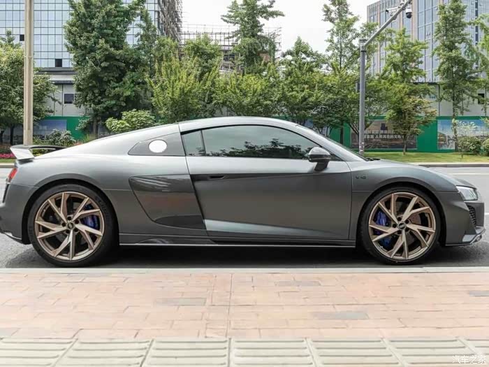 出一台21年奥迪r8v10