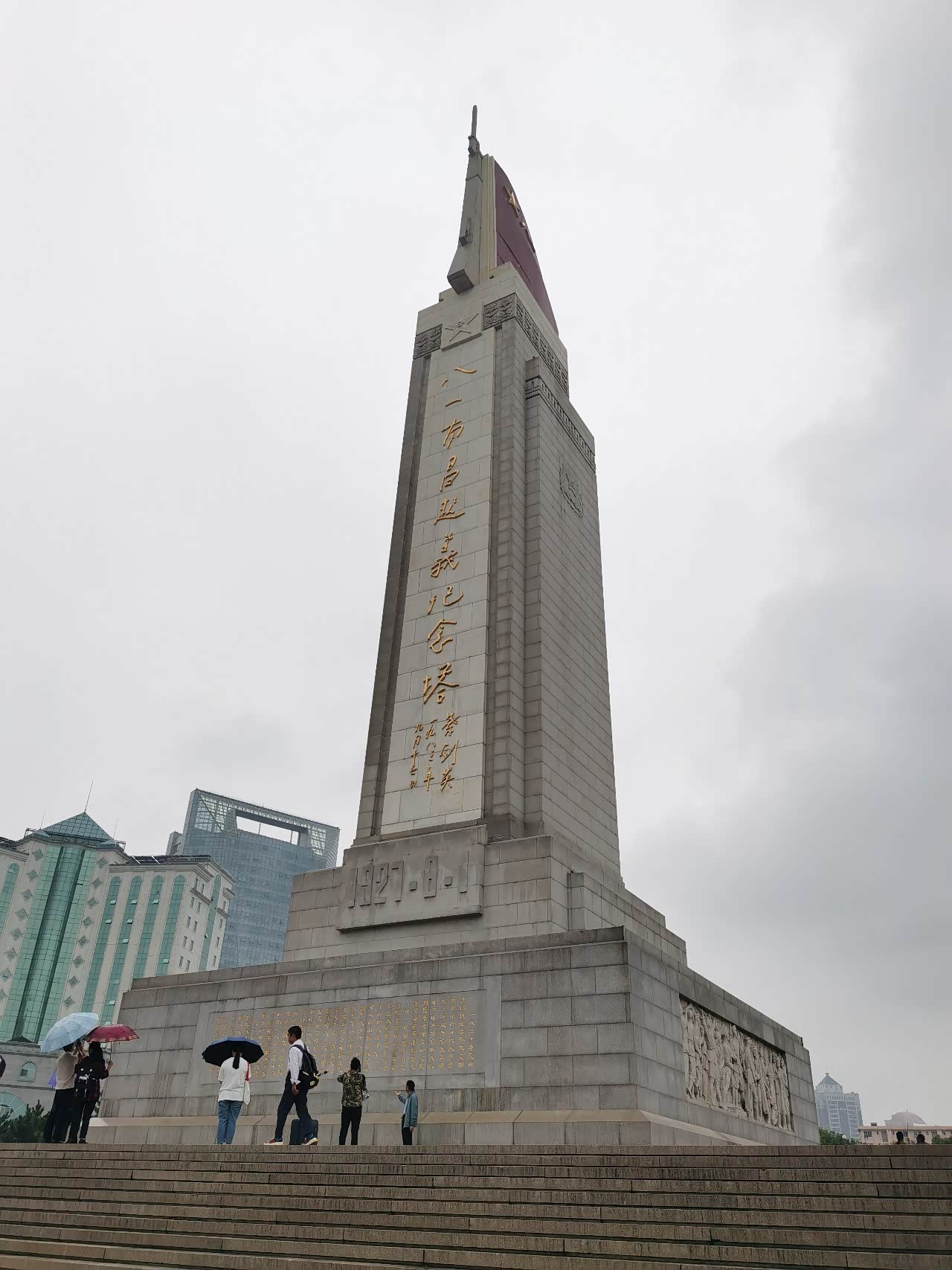 这是南昌八一广场纪念塔