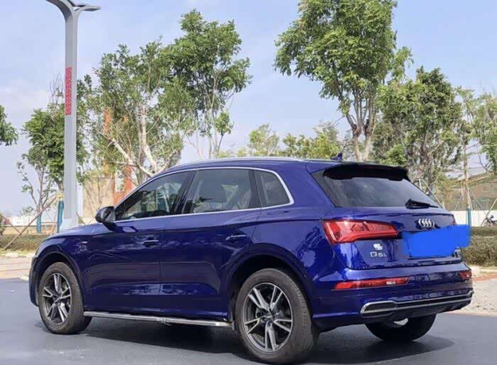 蓝色的奥迪q5l看起来很有味道!