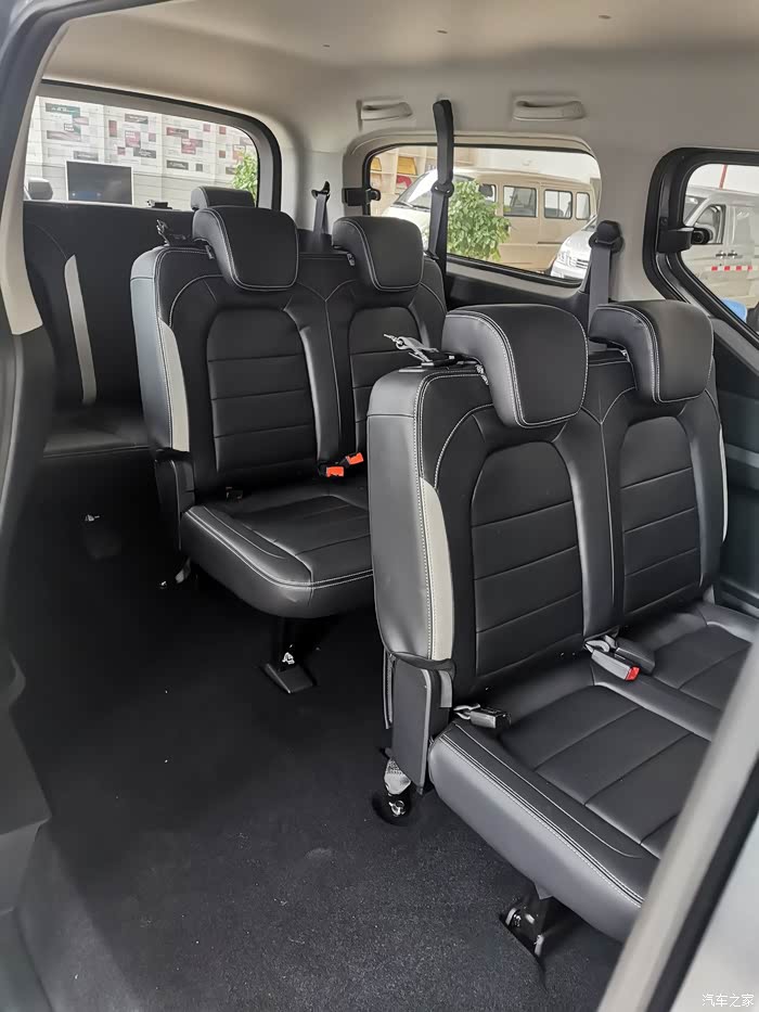 五菱征程颜值在线空间利用率也是非常大