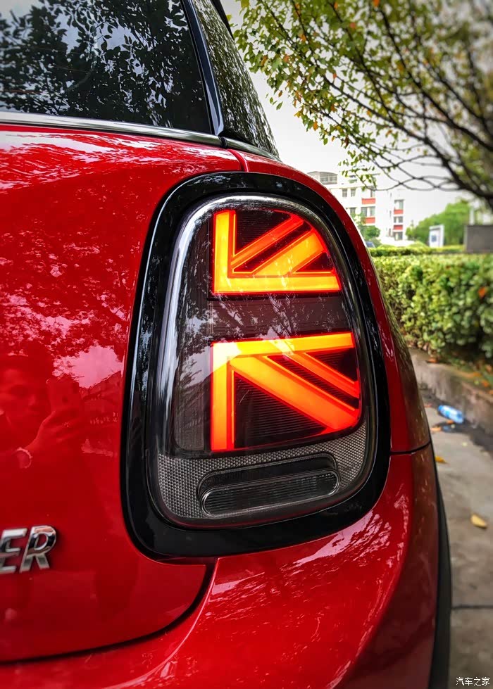 【图】论坛首例 f56黑底 米字旗尾灯 diy安装_mini论坛_汽车之家论坛