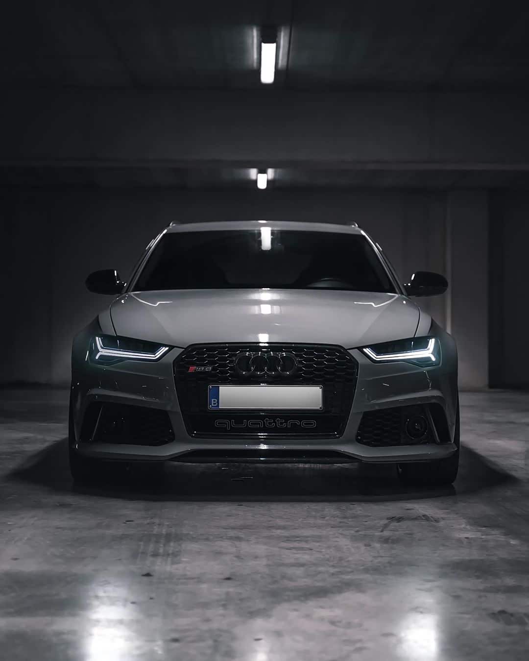 水泥灰的奥迪rs6