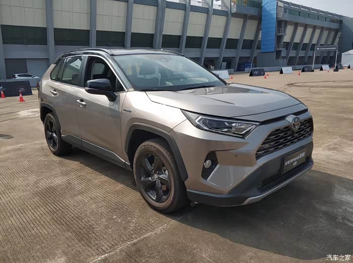 已订两驱尊贵版铂青铜色慢慢等提车