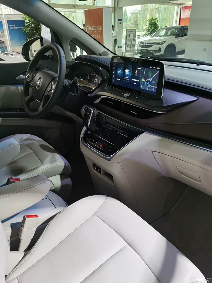 2020gl8陆上公务舱老款商旅版3家店样车图片分享