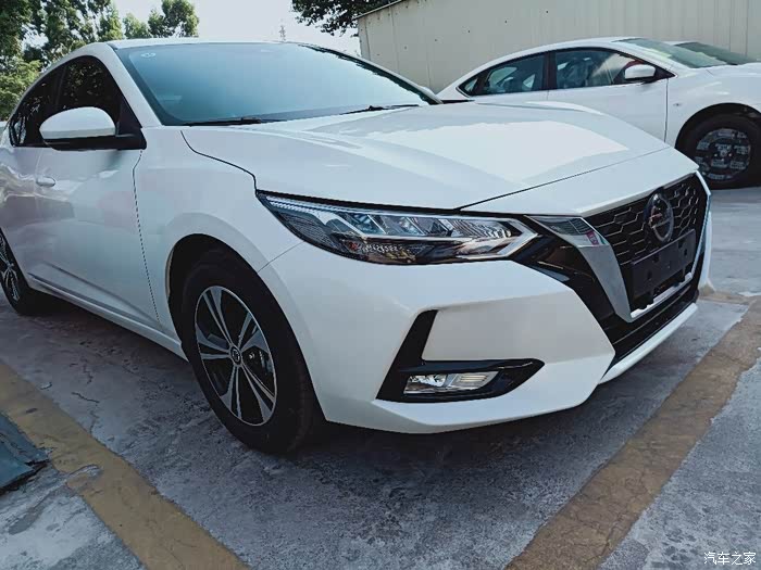 首先最满意就是车子帅气的外观还有超低的油耗,全新一代轩逸采用甲邋