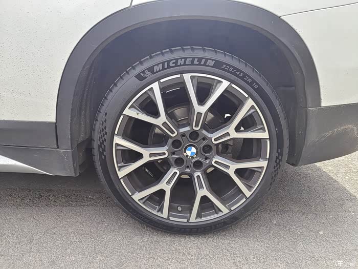 换轮胎米其林竞驰5