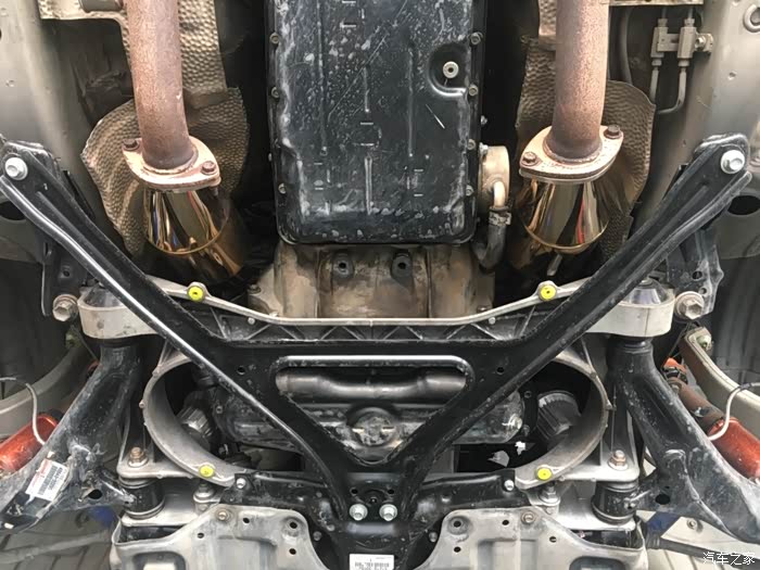 追求操控极致驾驶感受12代皇冠升级底盘升级