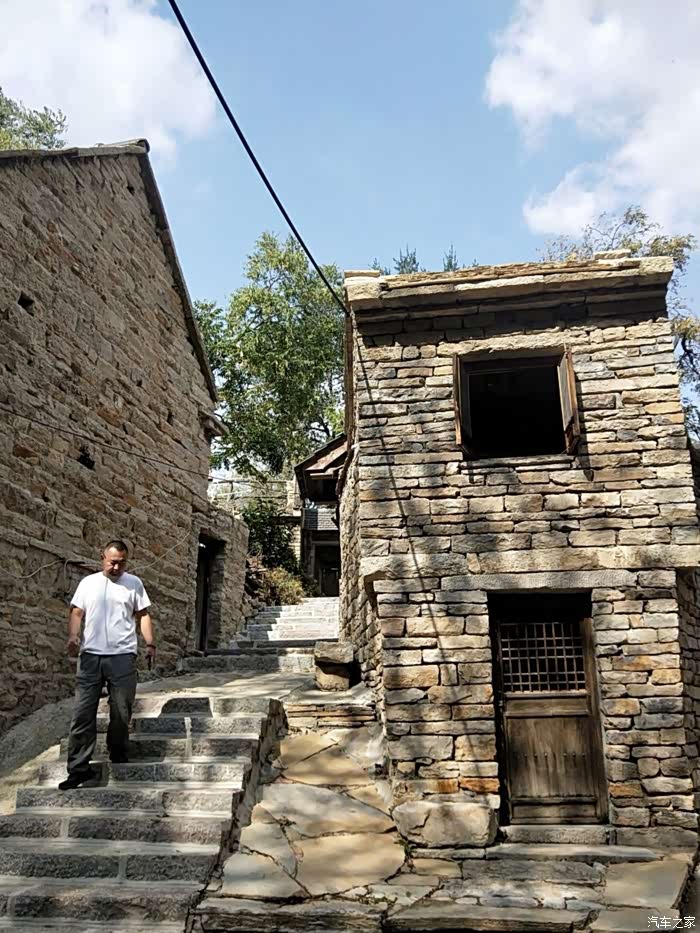 出游峪口村,途铠在沿途山道牛刀小试