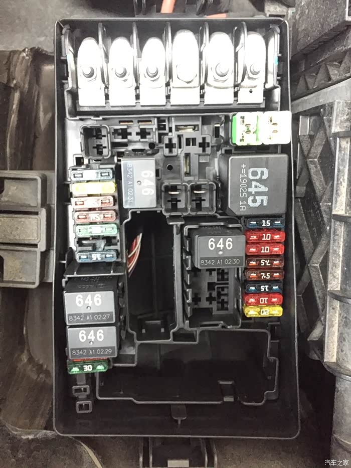 请教下有知道探岳引擎机舱里acc保险丝是哪一个吗求赐教