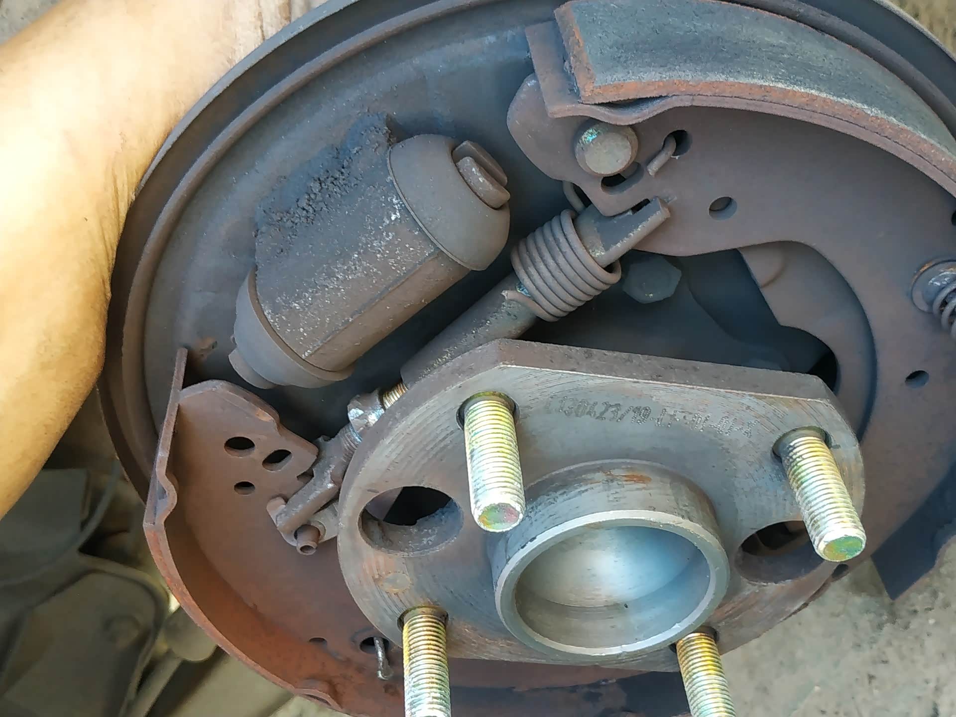 5年半的车,突然刹车感觉踩空一样,刹不住了