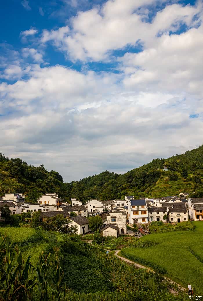 和迈腾一起游玩红豆杉下的古老宁静村庄