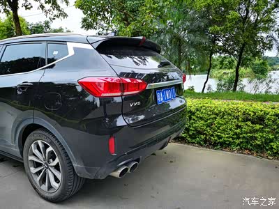 ",当然我只有微微一笑,告诉他这不是林肯,林肯的标志跟他有区别,这是