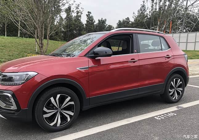 红色的途铠很喜庆