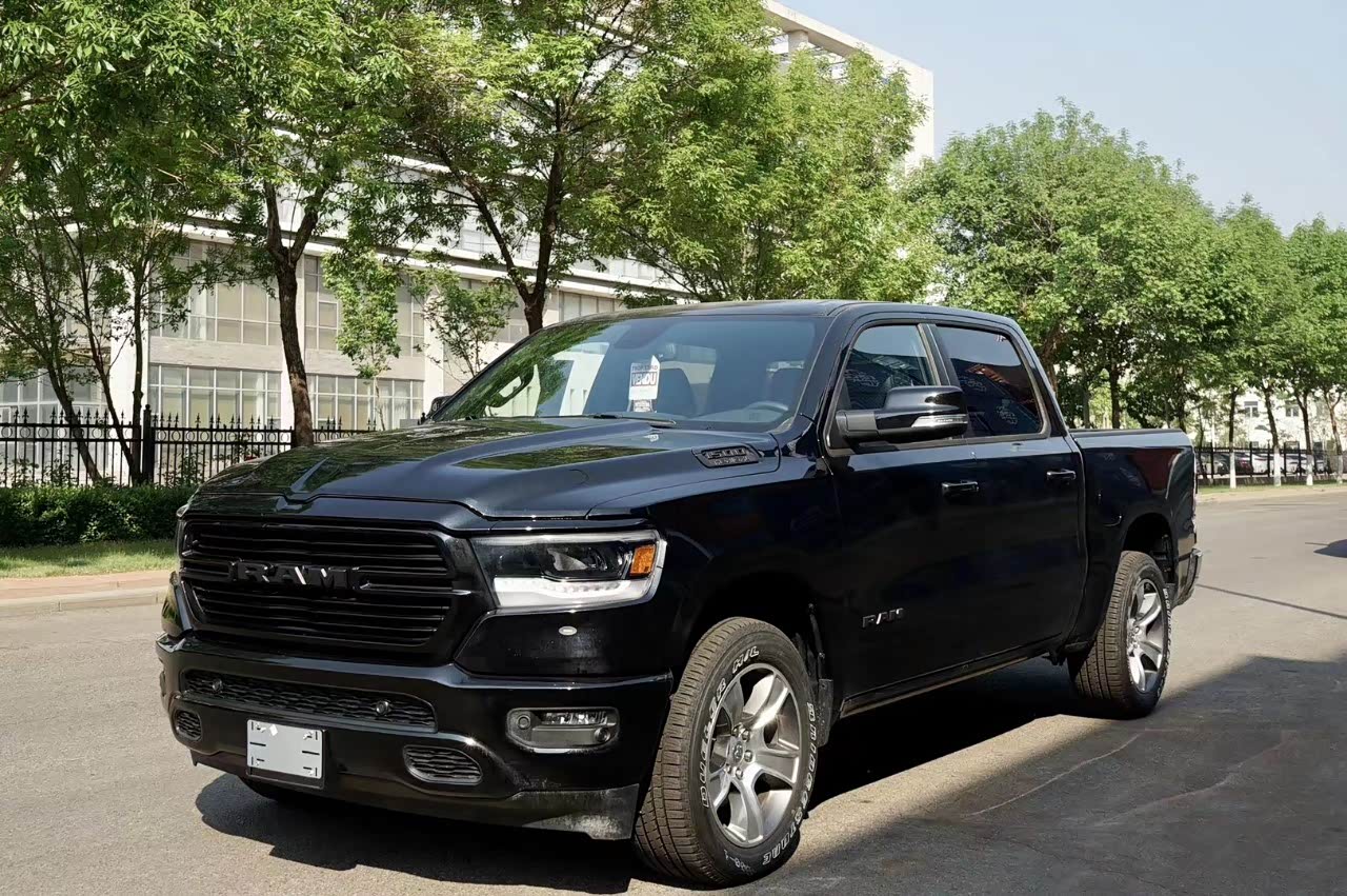 2020款加版道奇公羊运动版带底盘升降