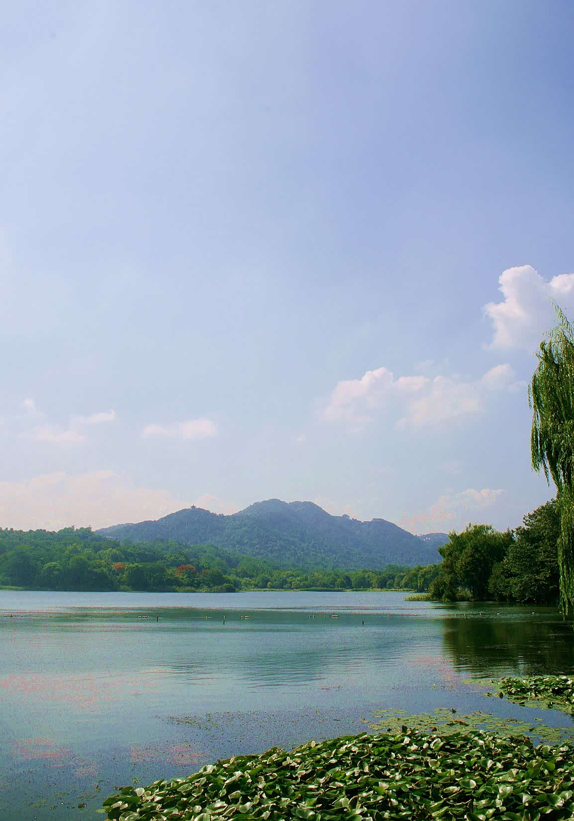 湖光山色,世外桃源,走进大自然感受美好,起伏青山,湛蓝湖水