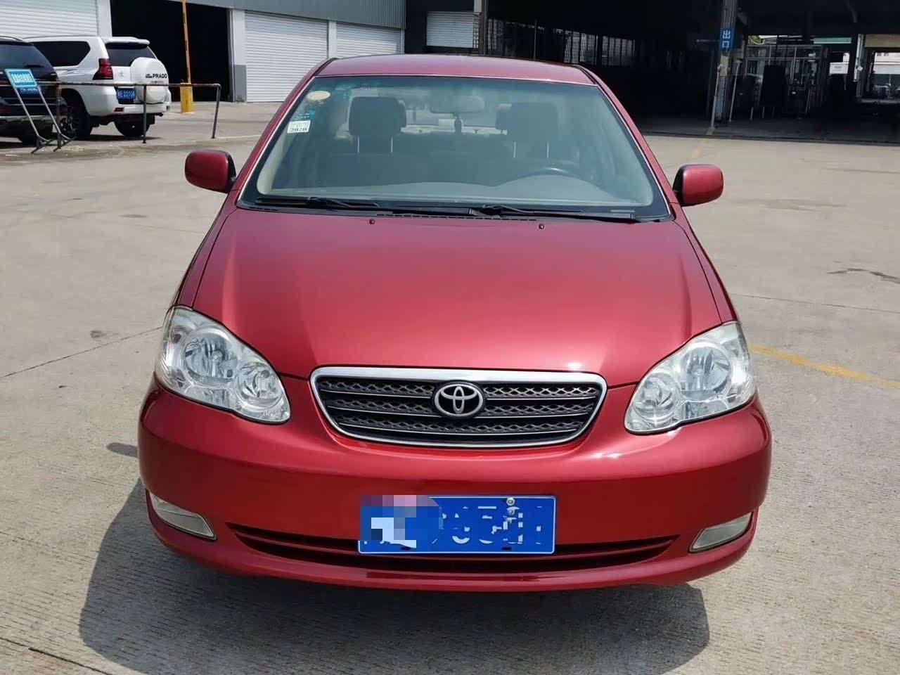 红色的丰田花冠特骚气.