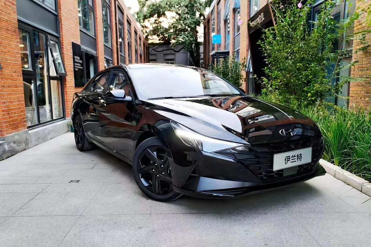现代新款伊兰特特别版这么黑的车年轻人喜欢吗