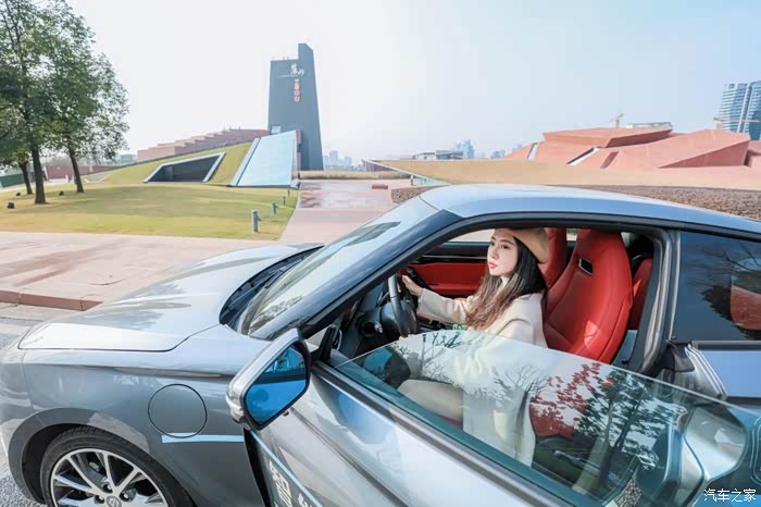 【图】给网红小姐妹拍了套开车出游的图,竟然涨了不少粉_零跑s01论坛_