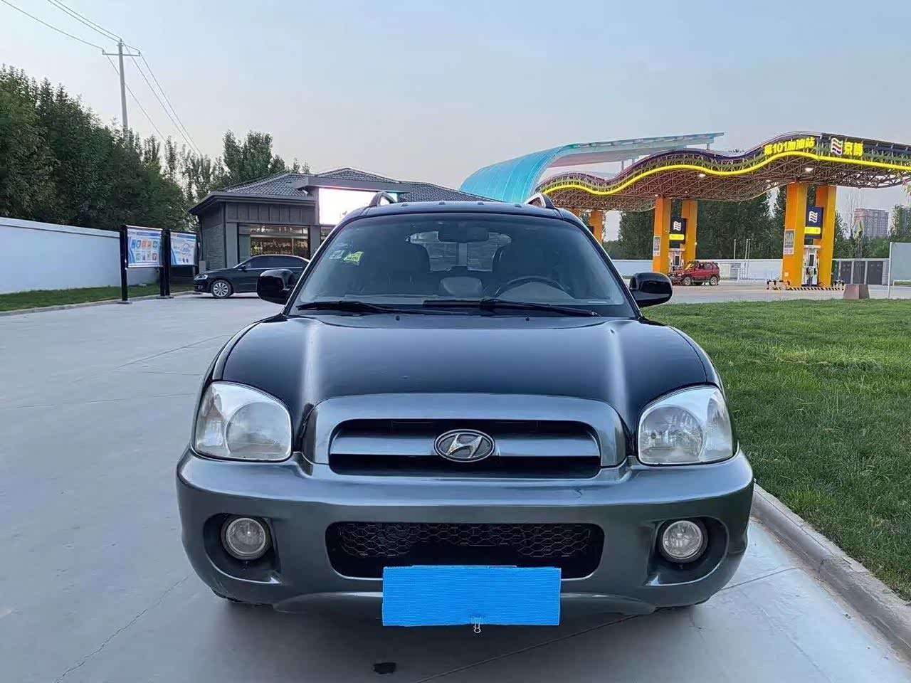 老款现代圣达菲霸气的外形看着越野性能应该很不错吧