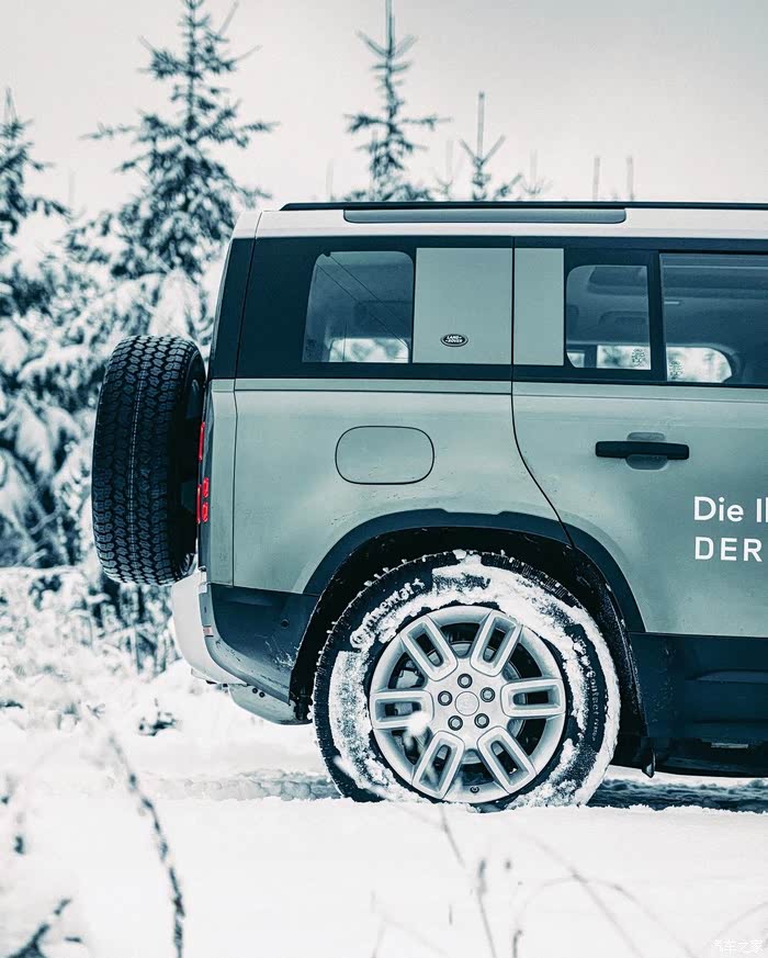 路虎卫士land rover defender,雪地的样子酷