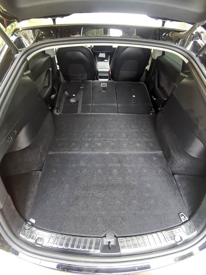 model y后排放平成床铺上垫子有多长啊