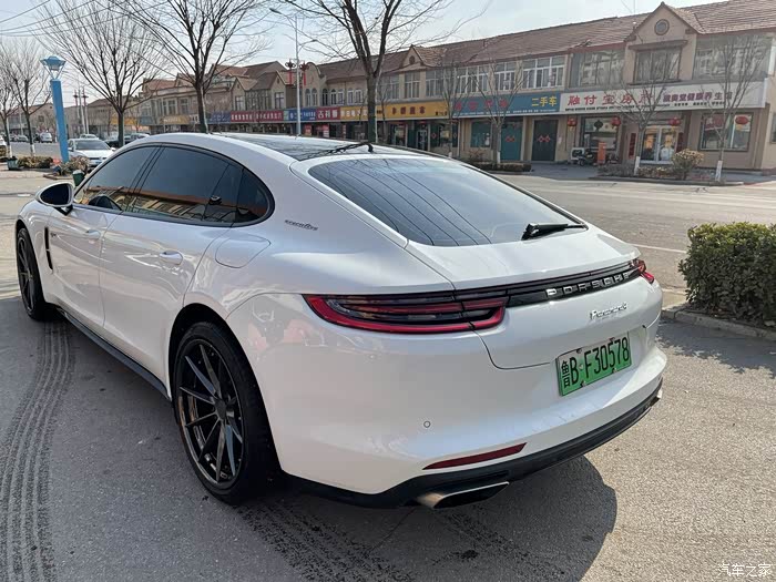 版主留情出一台自己的帕拉梅拉混动行政