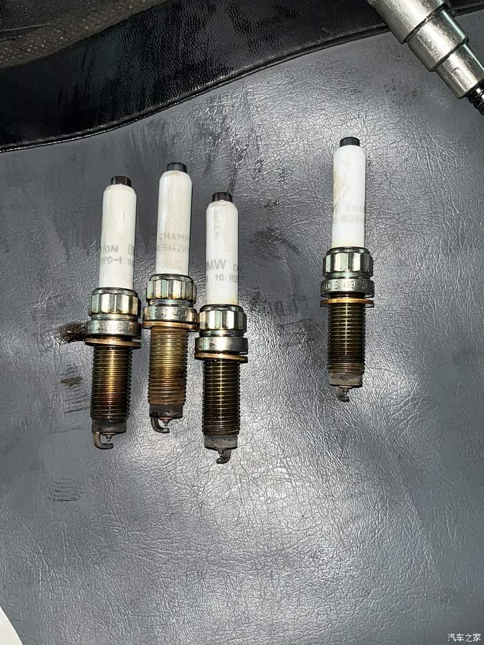 车友们b48tu火花塞这样这叫烧机油吗