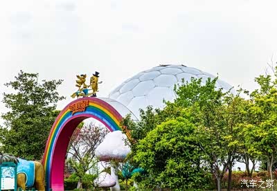 朋友家萌宝宝看到乐园开心往彩虹门跑去原来还真有个猛犸象娱乐城堡