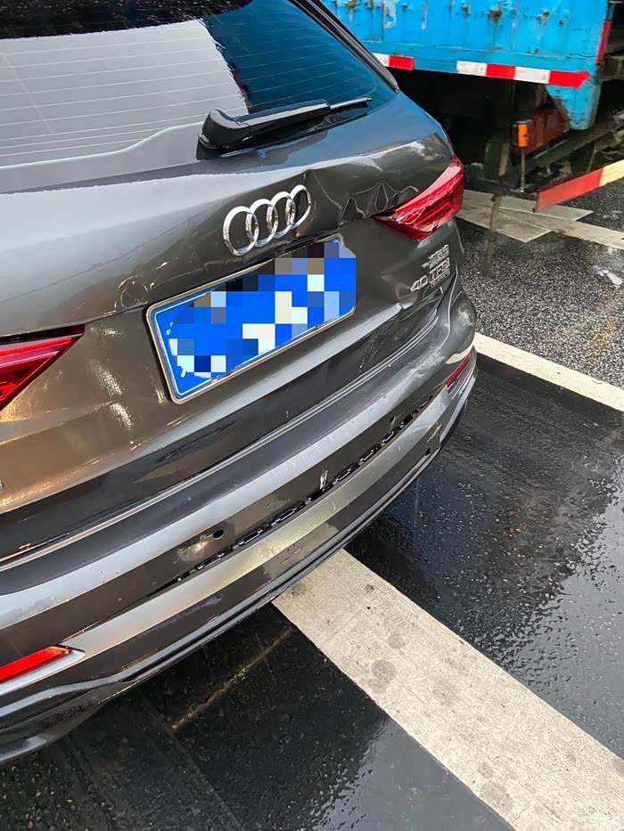 【图】一个月的q3被卡车追尾的~心疼_奥迪q3论坛_汽车之家论坛