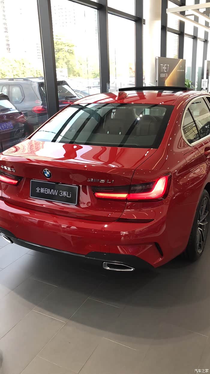 谁有新款墨尔本红的实物照片?