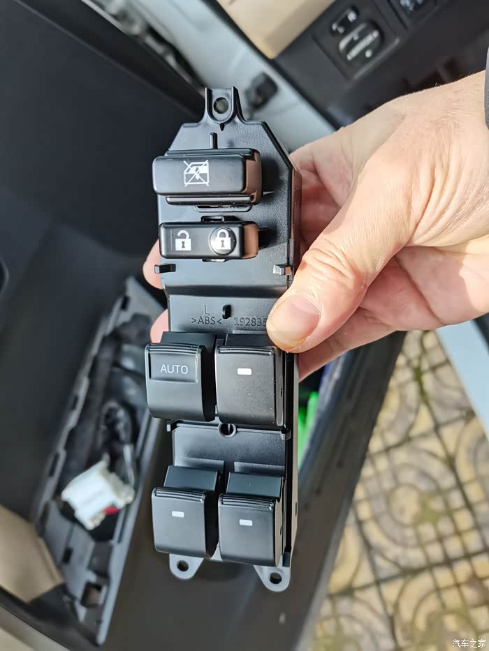 rav4自己更换升级主驾玻璃升降器开关总成带7灯