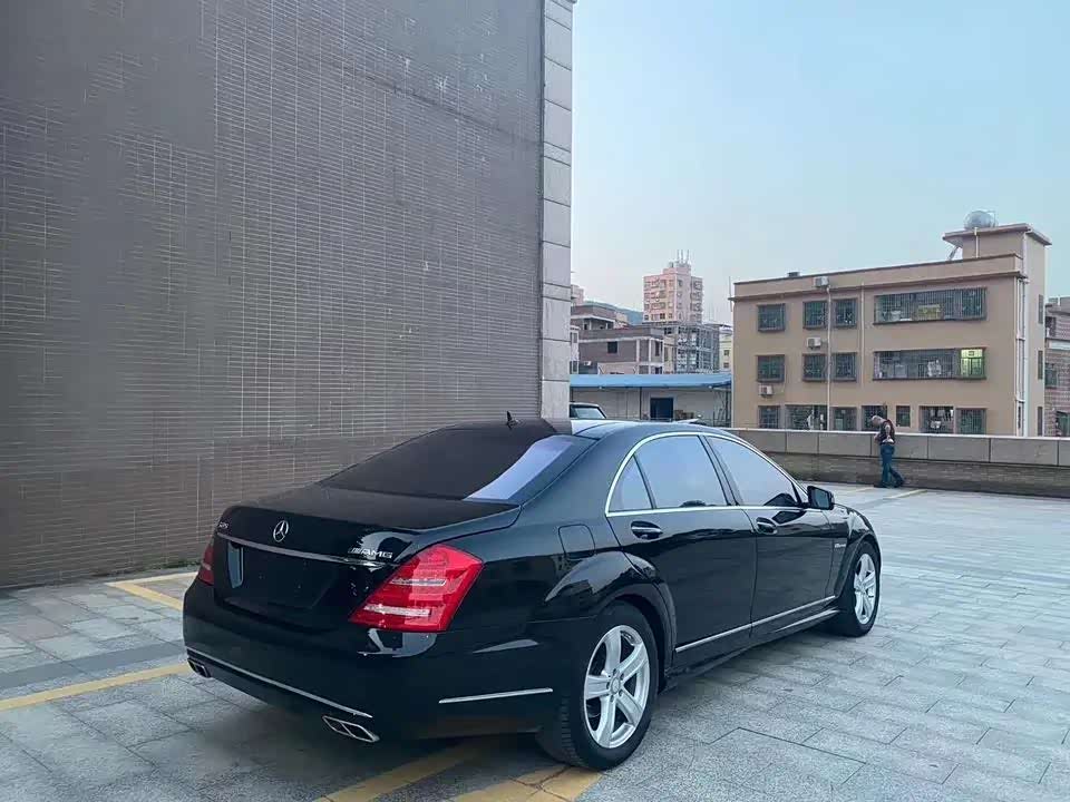 12款奔驰s500黑色依旧非常大气