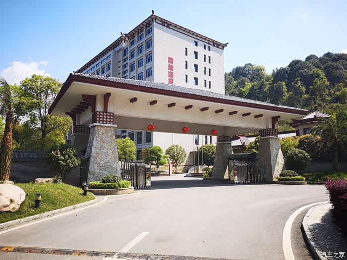 这里养老院的大门.