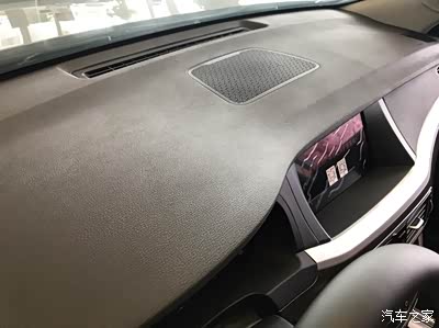 搪塑材料的中控台