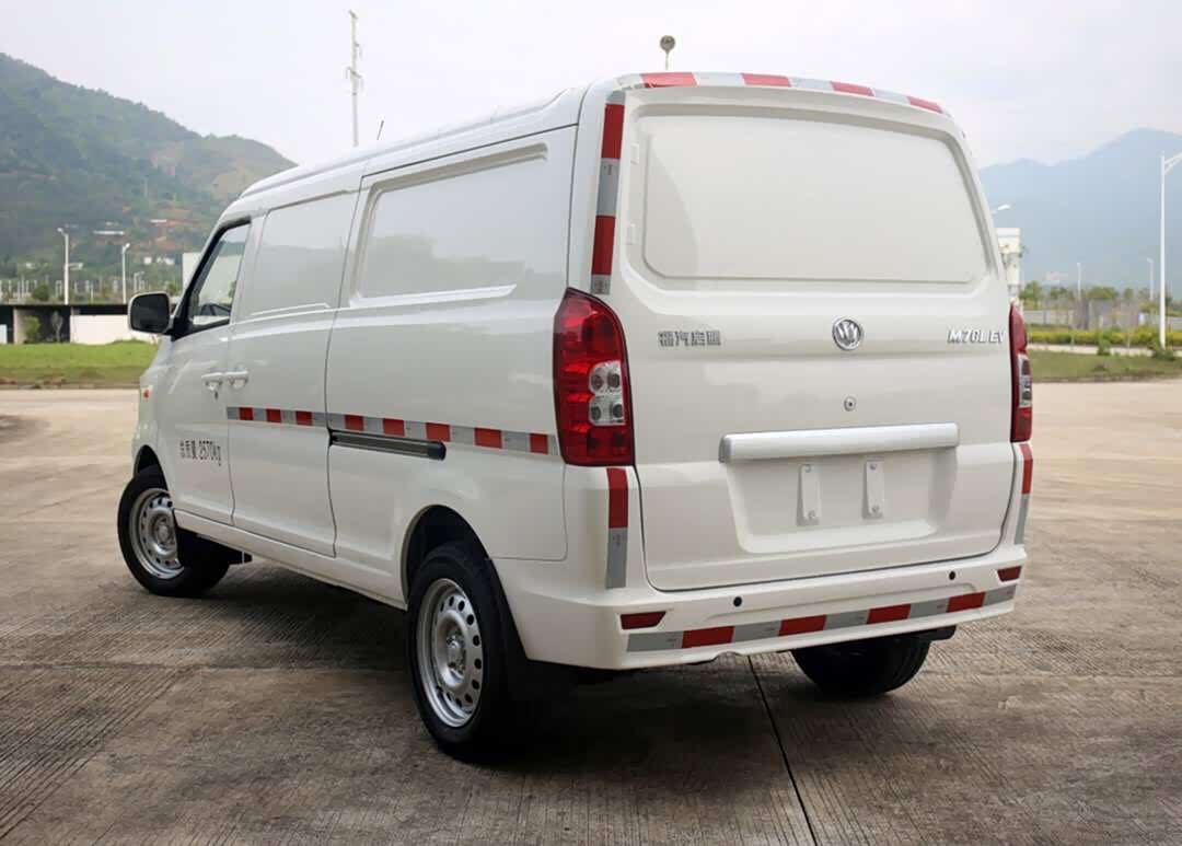 启腾m70ev纯电动车采用了传统的厢式货车样式