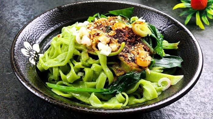 油泼菠菜面