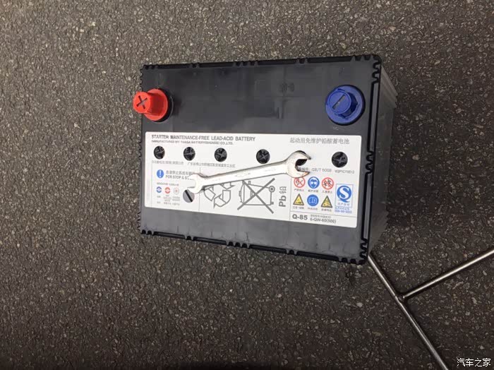 【图】快四年了,电瓶终于要换了_马自达3 昂克赛拉论坛_汽车之家论坛