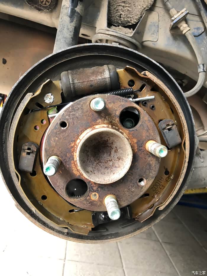 09款嘉年华的后鼓刹这样安装对吗