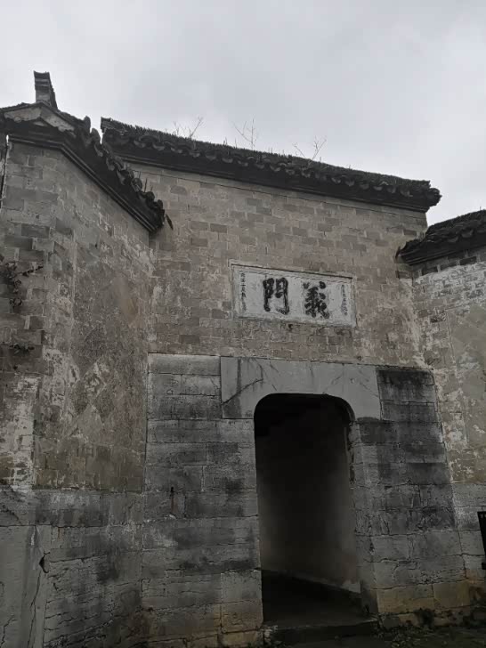 泾县桃花潭,宣城敬亭山,天籁随我寻李白。