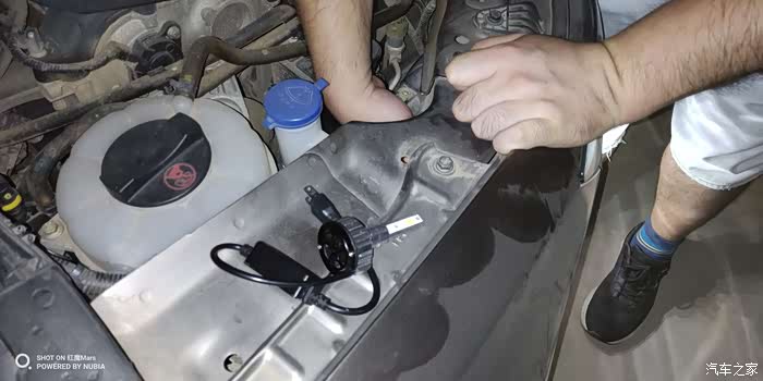 【图】自己动手换led大灯灯泡_奔腾b30论坛_汽车之家论坛