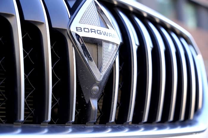 辨识度极高的菱形logo.