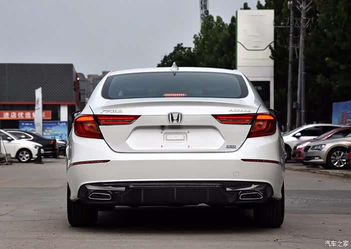 这样的雅阁更好看了我重新优化了雅阁尾部设计