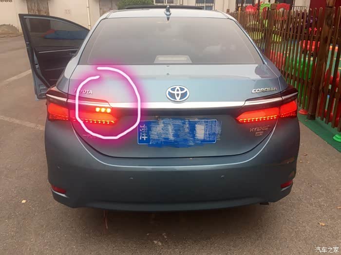 关于卡罗拉双擎后雾灯